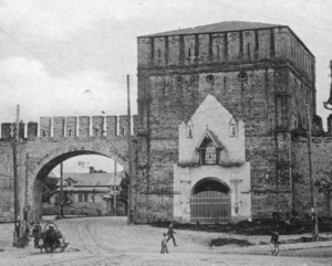nikolskie-gate1912_archway-2