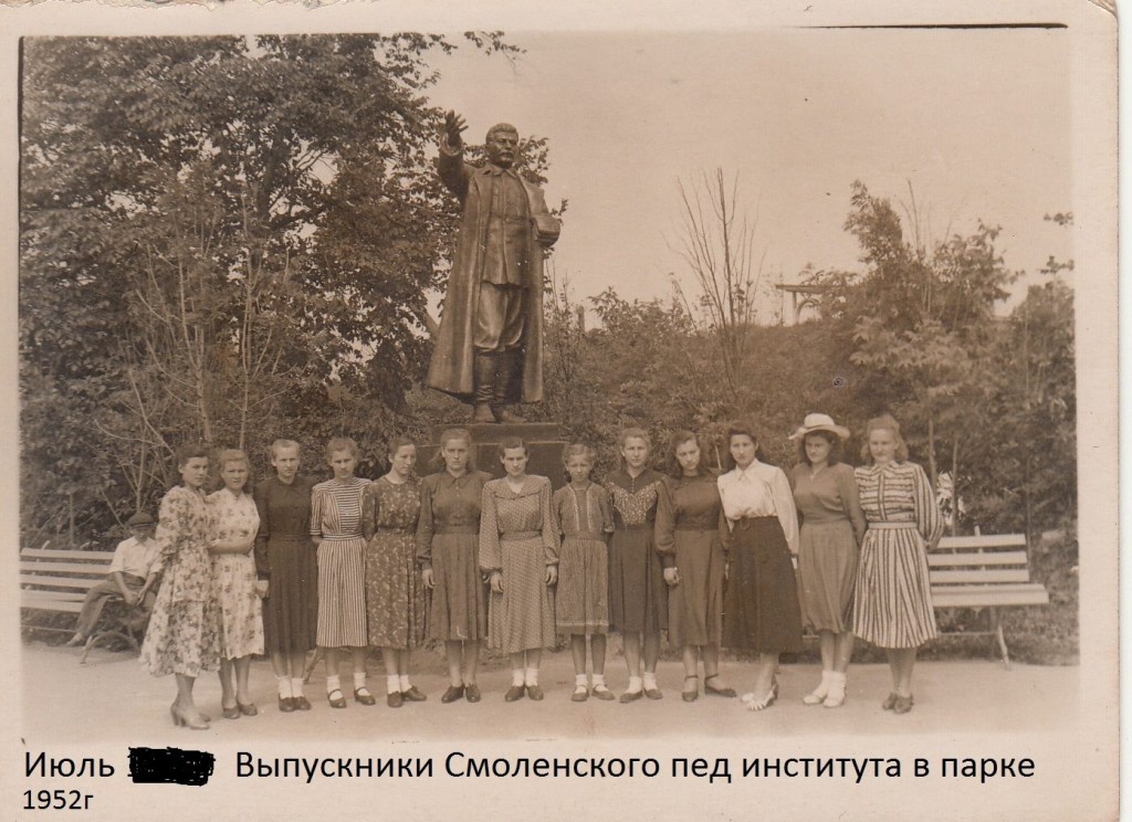 statue-stalin-cpkio-1952_forum-smolensk-ws_2image