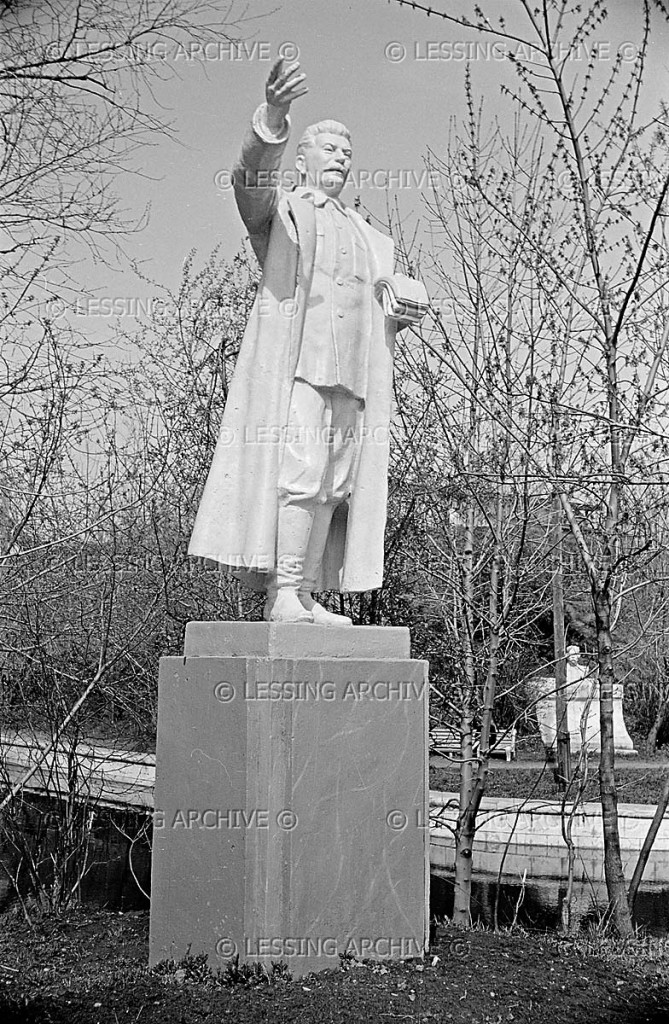 statue-stalin-cpkio-1958_lessingimages_58053506