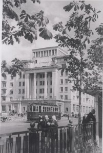 hotel-smolensk1950s_dvelikovsky-people