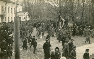 demonstraciya_na_blone-vesna_1917_smolensk-museum_news_1755-02